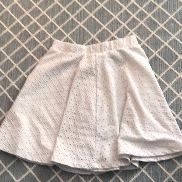 white design skirt - Picture 3 of 4